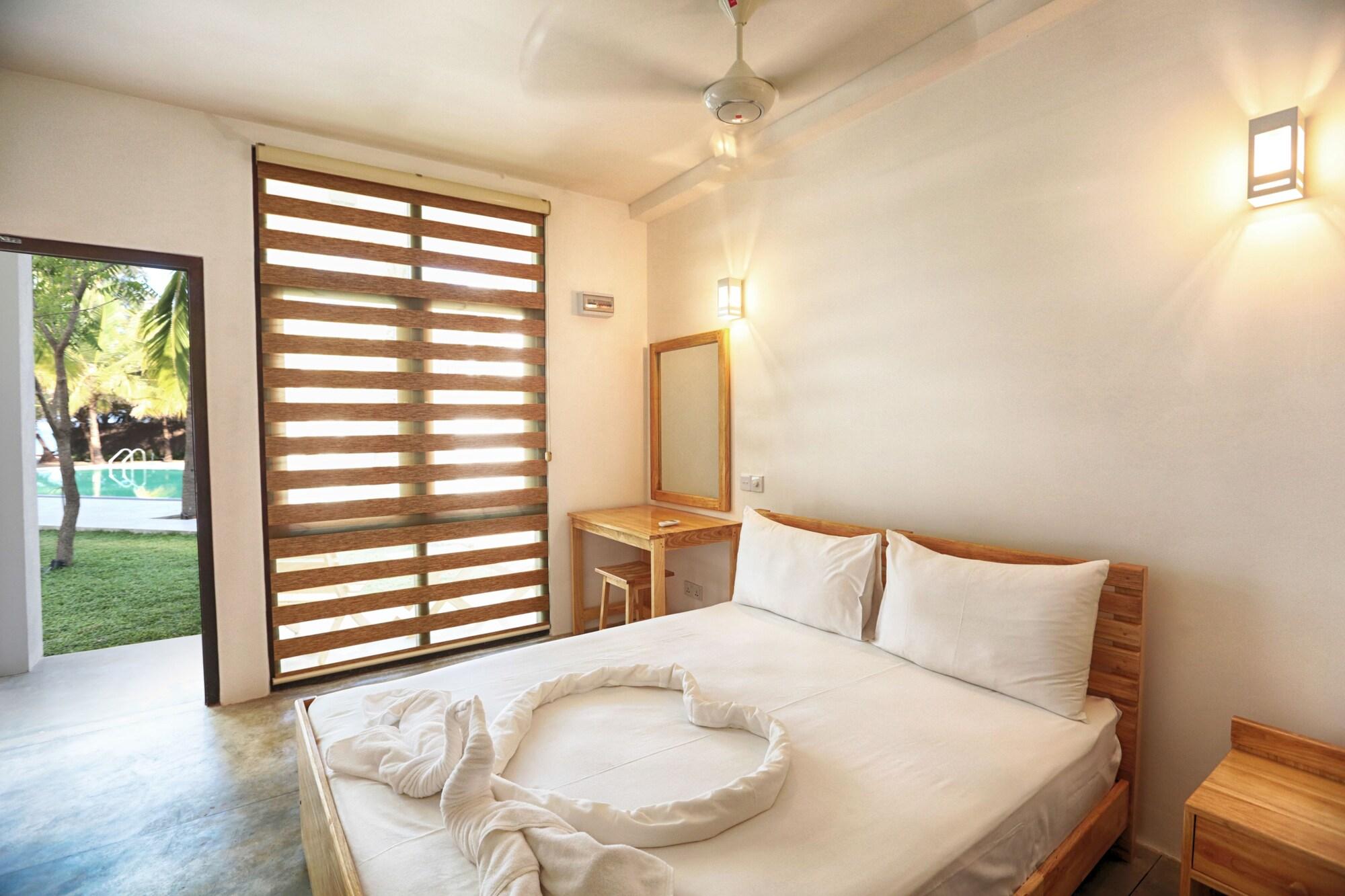 Arugambay Roccos Hotel อารูกัมเบย์ ภายนอก รูปภาพ