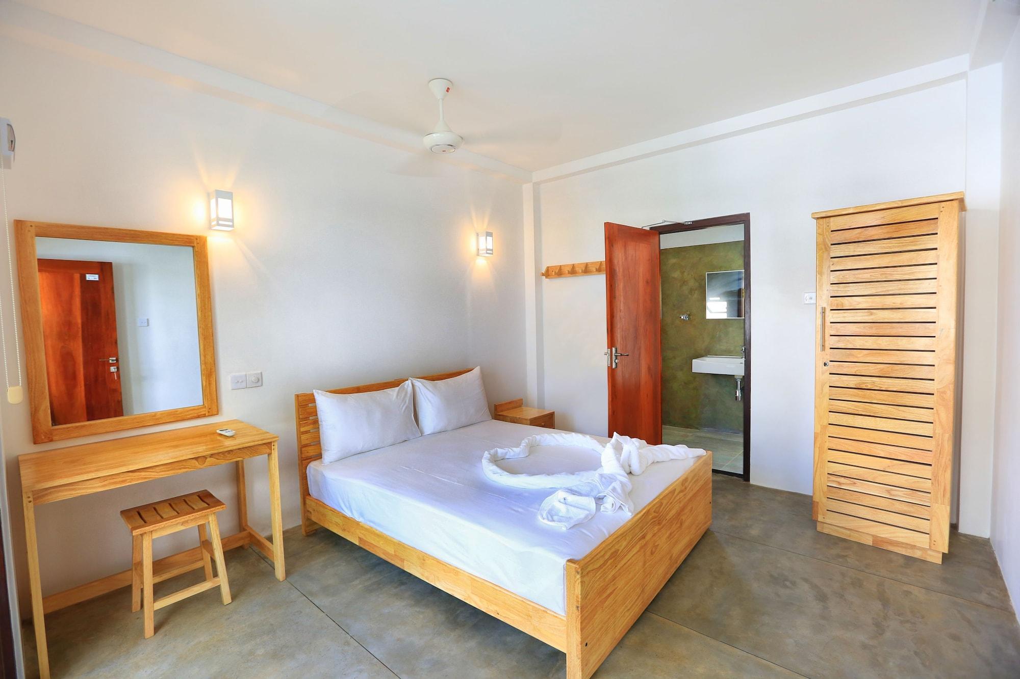 Arugambay Roccos Hotel อารูกัมเบย์ ภายนอก รูปภาพ