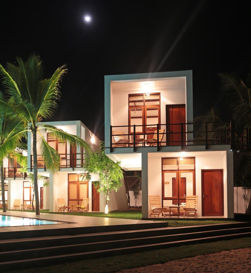 Arugambay Roccos Hotel อารูกัมเบย์ ภายนอก รูปภาพ