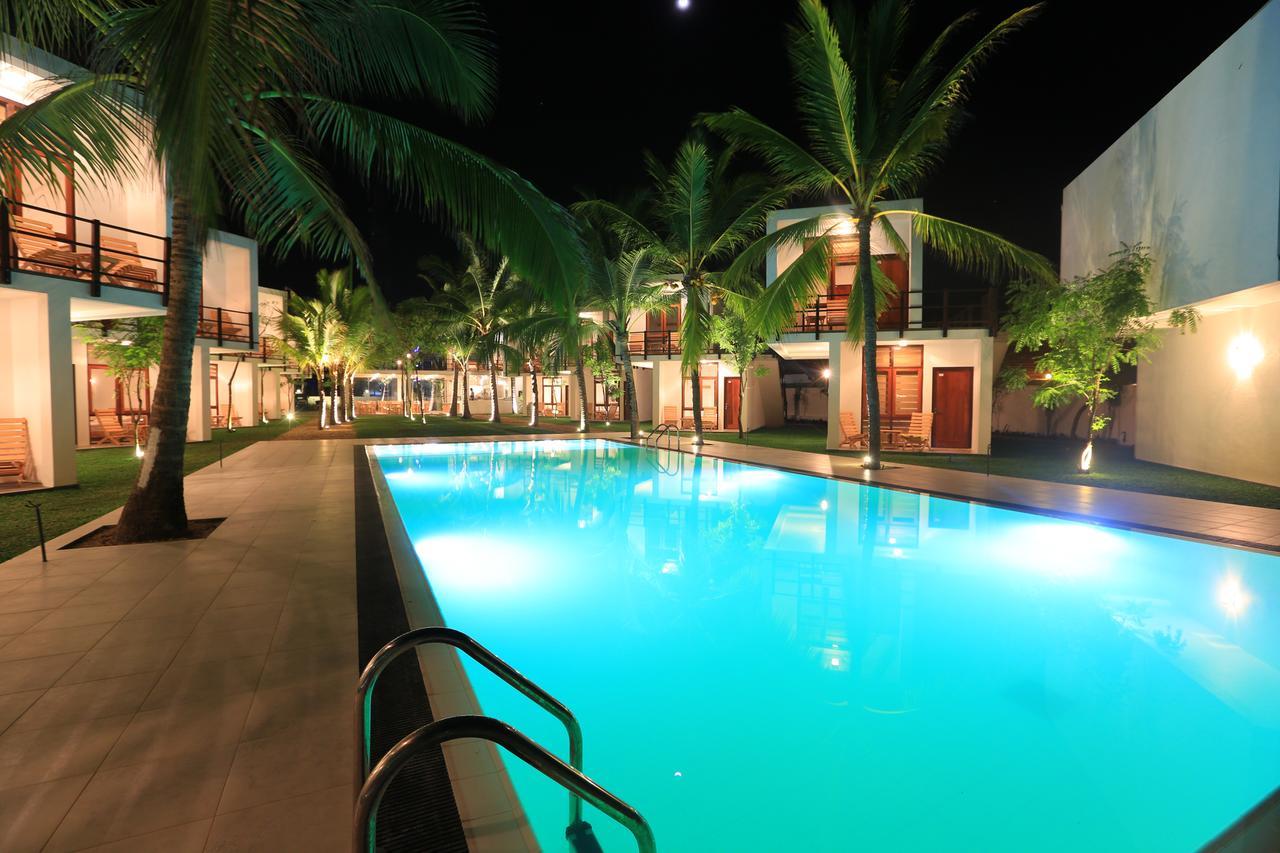 Arugambay Roccos Hotel อารูกัมเบย์ ภายนอก รูปภาพ