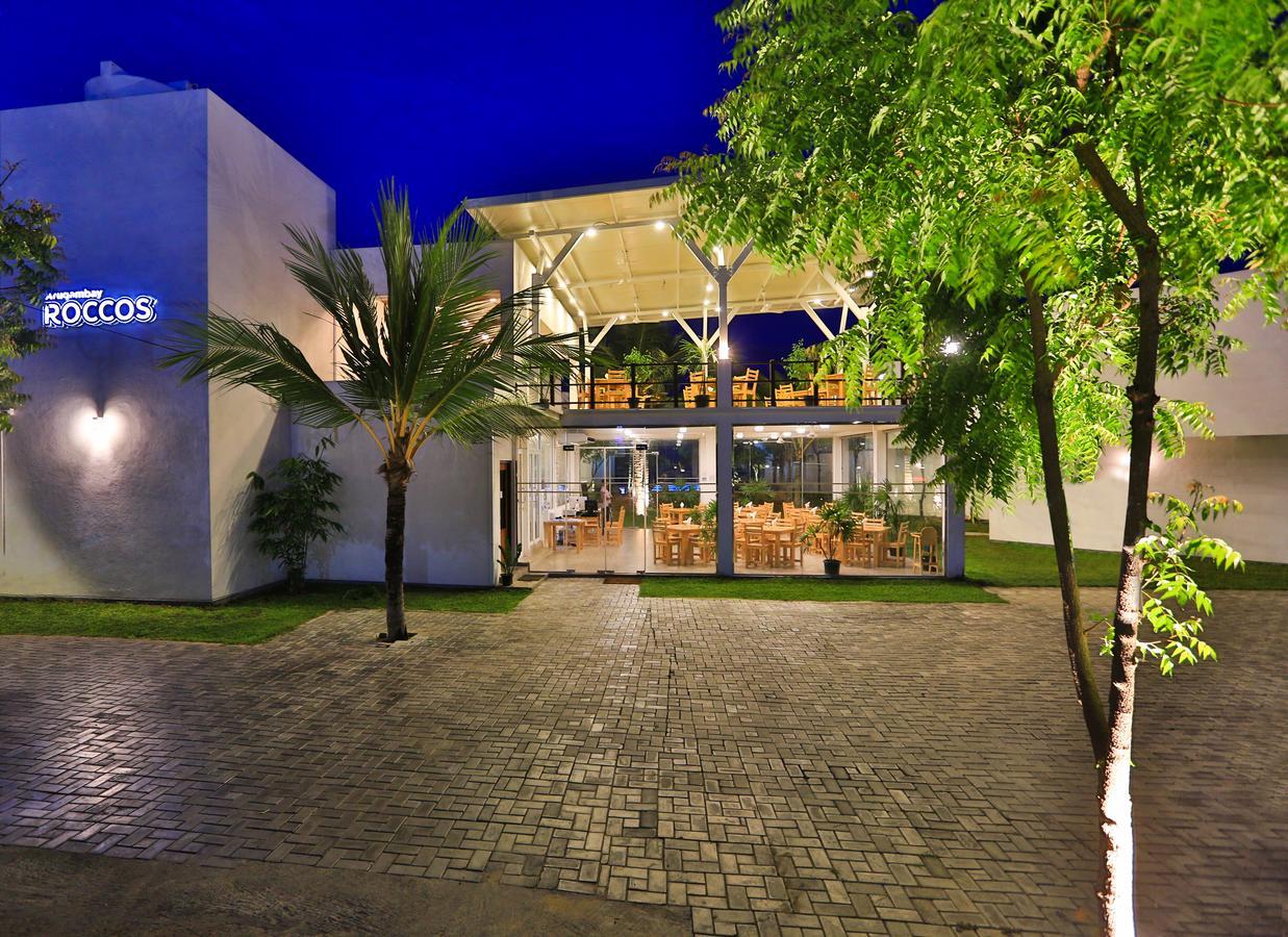Arugambay Roccos Hotel อารูกัมเบย์ ภายนอก รูปภาพ