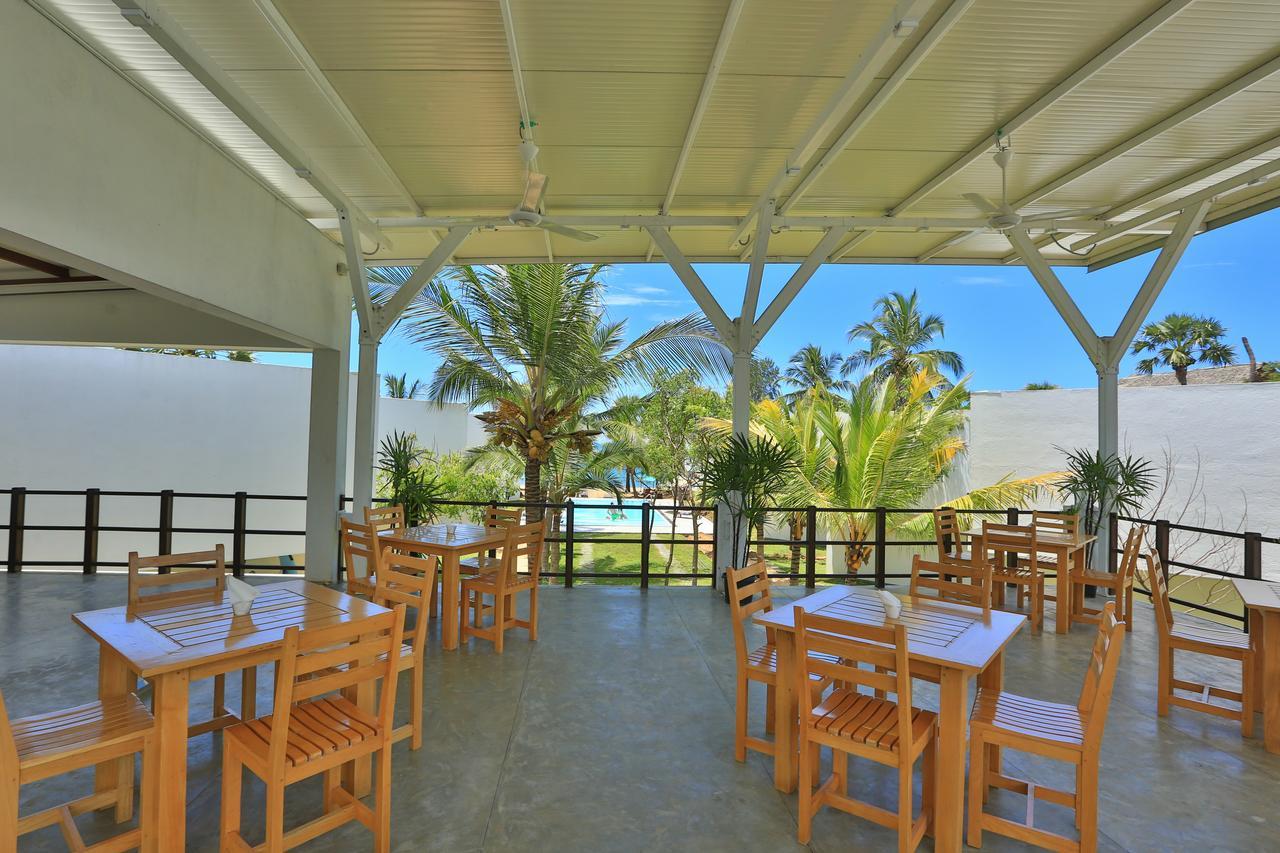 Arugambay Roccos Hotel อารูกัมเบย์ ภายนอก รูปภาพ