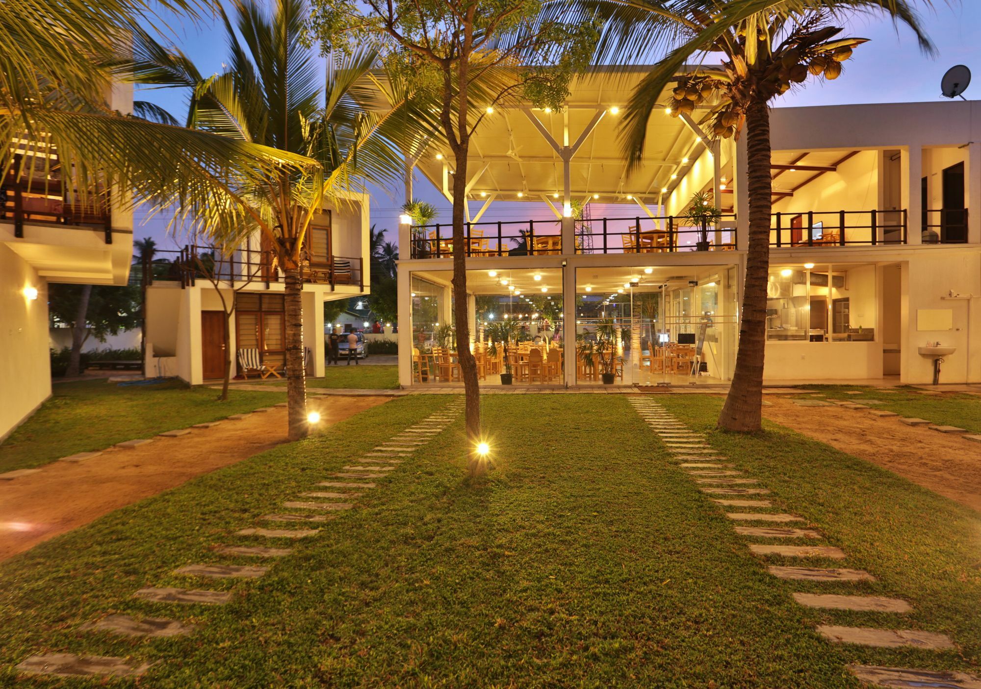 Arugambay Roccos Hotel อารูกัมเบย์ ภายนอก รูปภาพ